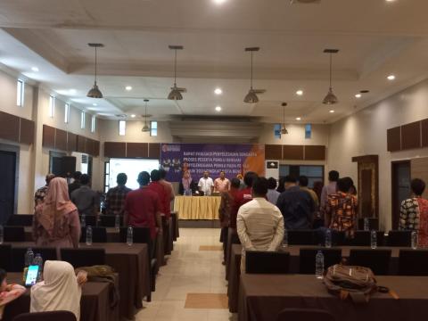 (Didepan) Ketua dan Anggota Bawaslu Kota Bengkulu didampingi Korsek Bawaslu Kota Bengkulu.
