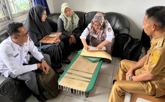 Anggota Bawaslu Kota Bengkulu Leka Yunita Sari melakukan pengawasan langsung COKTAS yang dilaksanakan oleh KPU Kota Bengkulu di wilayah Kelurahan Kandang