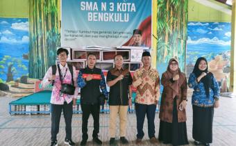 Jajaran Bawaslu Kota Bengkulu melaksanakan kunjungan dan silaturahmi ke SMA N 3 Kota Bengkulu.