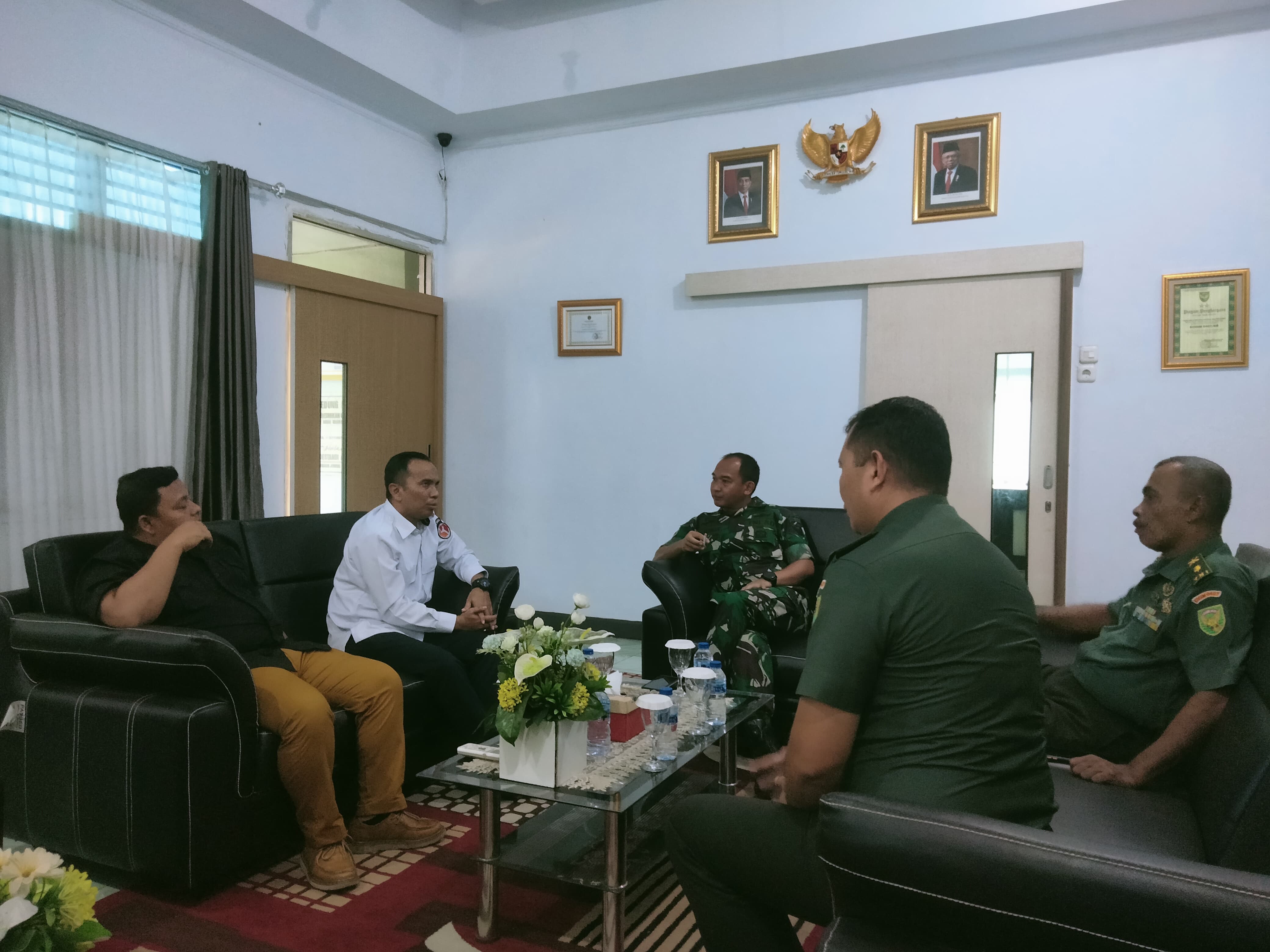 Ketua dan Anggota Bawaslu kota Bengkulu silaturahmi ke Dandim 0407 Bengkulu. Kamis (6/6/24)