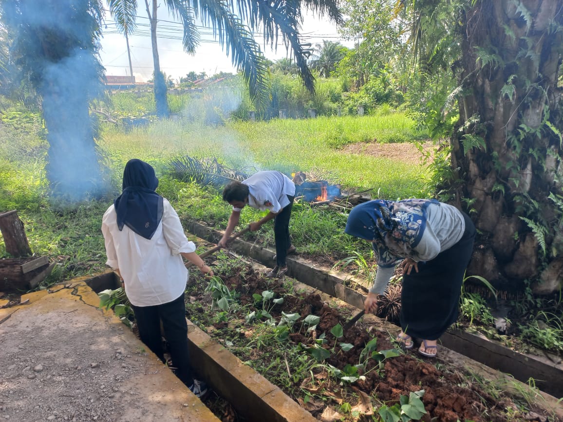 Dukung Ketahanan Pangan, Bawaslu Kota Tanam 1000 Bibit Ubi Jalar