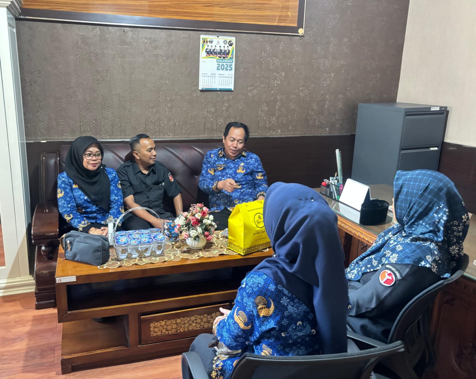 impinan Bawaslu Kota Melakukan Silaturahmi Langsung Dengan Kasek Bawaslu Provinsi yang baru.