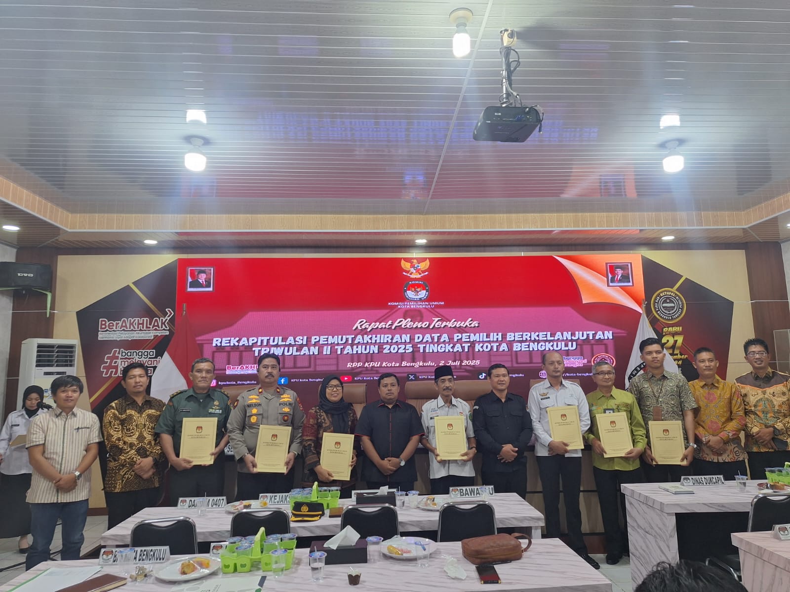 Pimpinan Bawaslu Kota Bengkulu lakukan Pengawasan Rapat Pleno DPB Triwulan II Tahun 2025