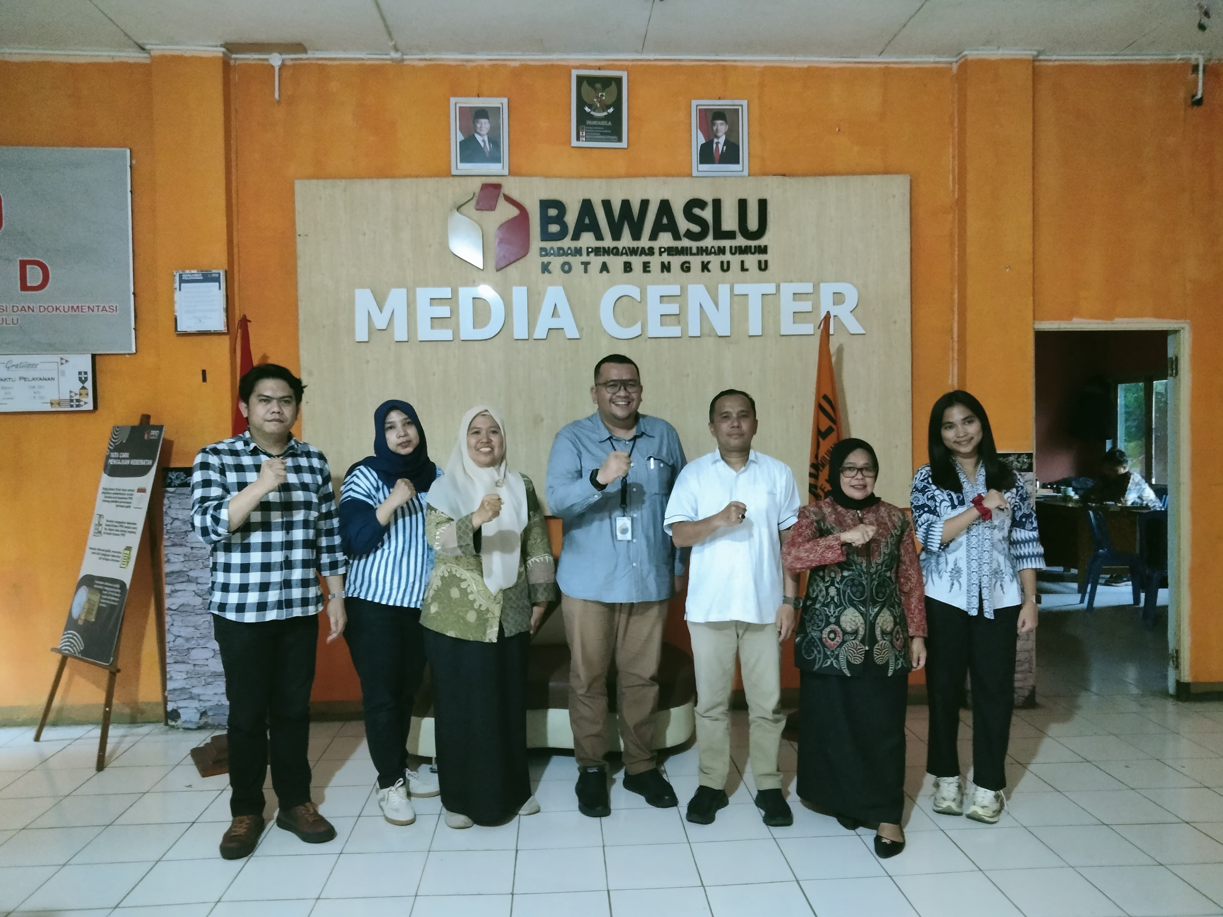 Supervisi Tim Biro Penyelesaian Sengketa Bawaslu RI di sekretariat Bawaslu Kota Bengkulu 
