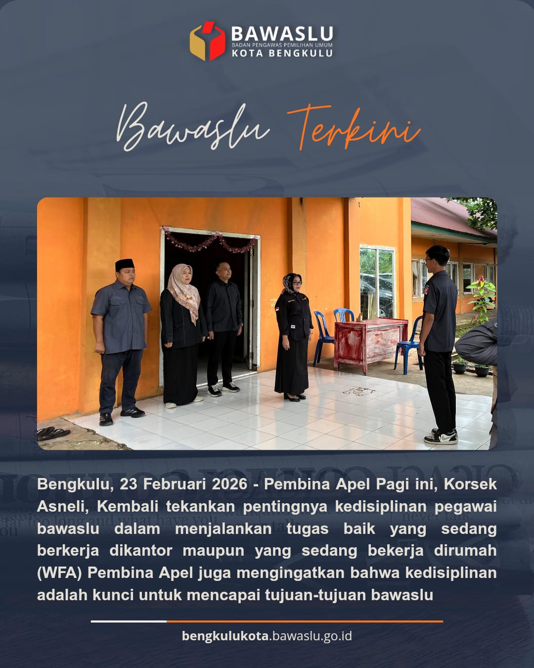 Korsek Bawaslu Kota Bengkulu Asneli memimpin apel pagi. Senin (23/2/26)