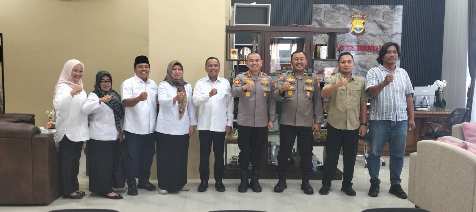 Jajaran Bawaslu Kota Bengkulu melakukan silaturahmi dan audiensi ke Polresta Bengkulu. Kamis (26/2/25)