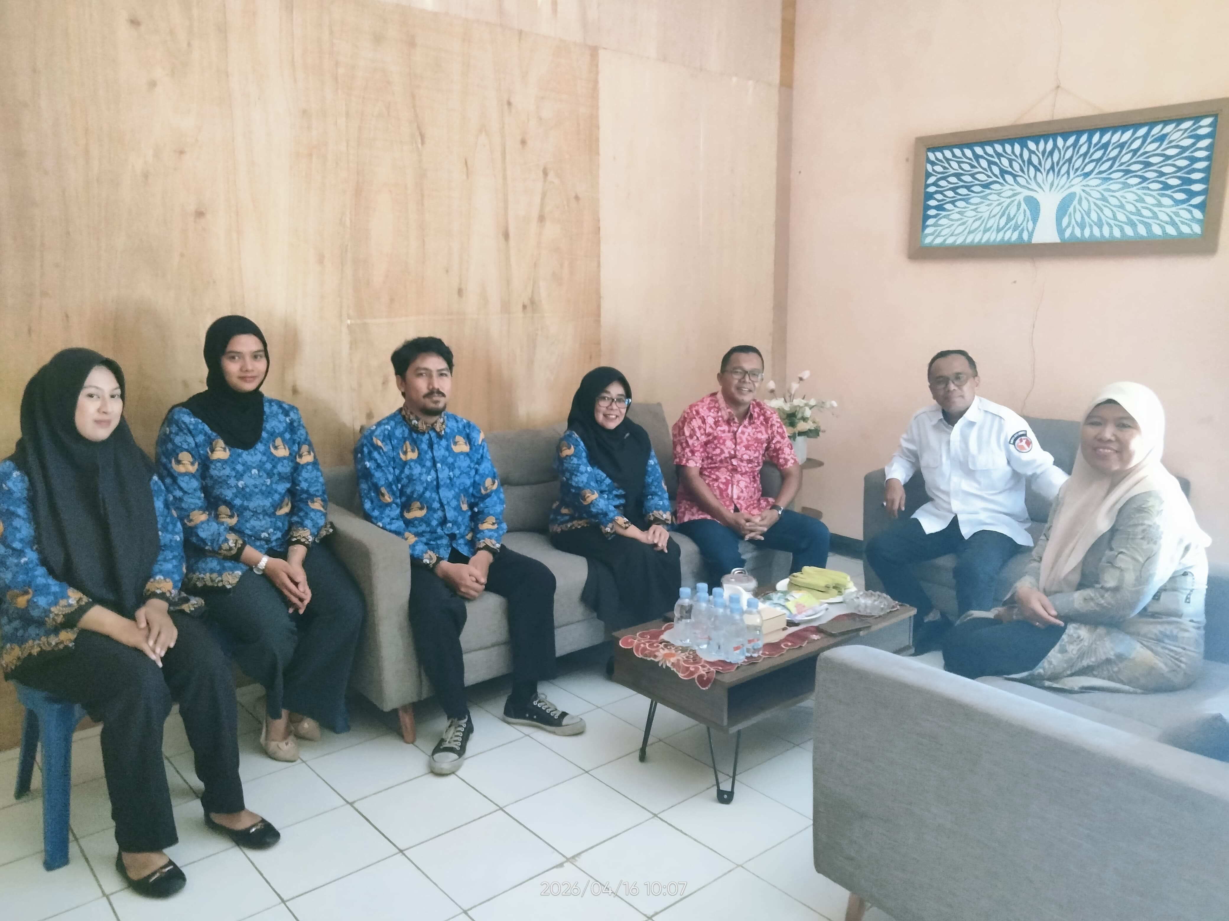 ANGGOTA BAWASLU PROVINSI BENGKULU EKO SUGIANTO LAKUKAN SUPERVISI DAN MONITORING DI KANTOR BAWASLU KOTA BENGKULU