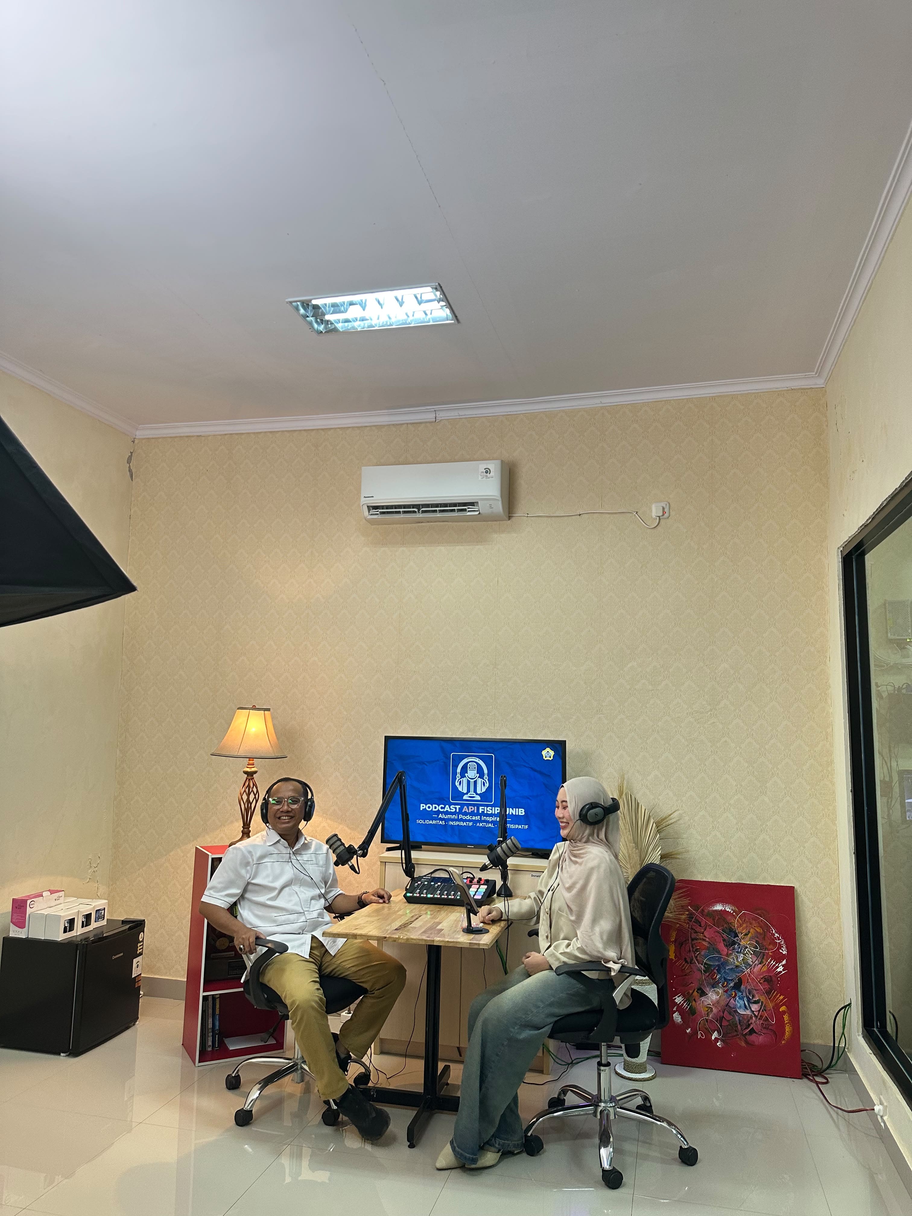 Ketua Bawaslu Kota Bengkulu Rahmat Hidayat menjadi narasumber podcast di Fisipol UNIB. Rabu (29/7/26)