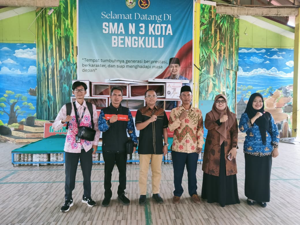 Jajaran Bawaslu Kota Bengkulu melaksanakan kunjungan dan silaturahmi ke SMA N 3 Kota Bengkulu.