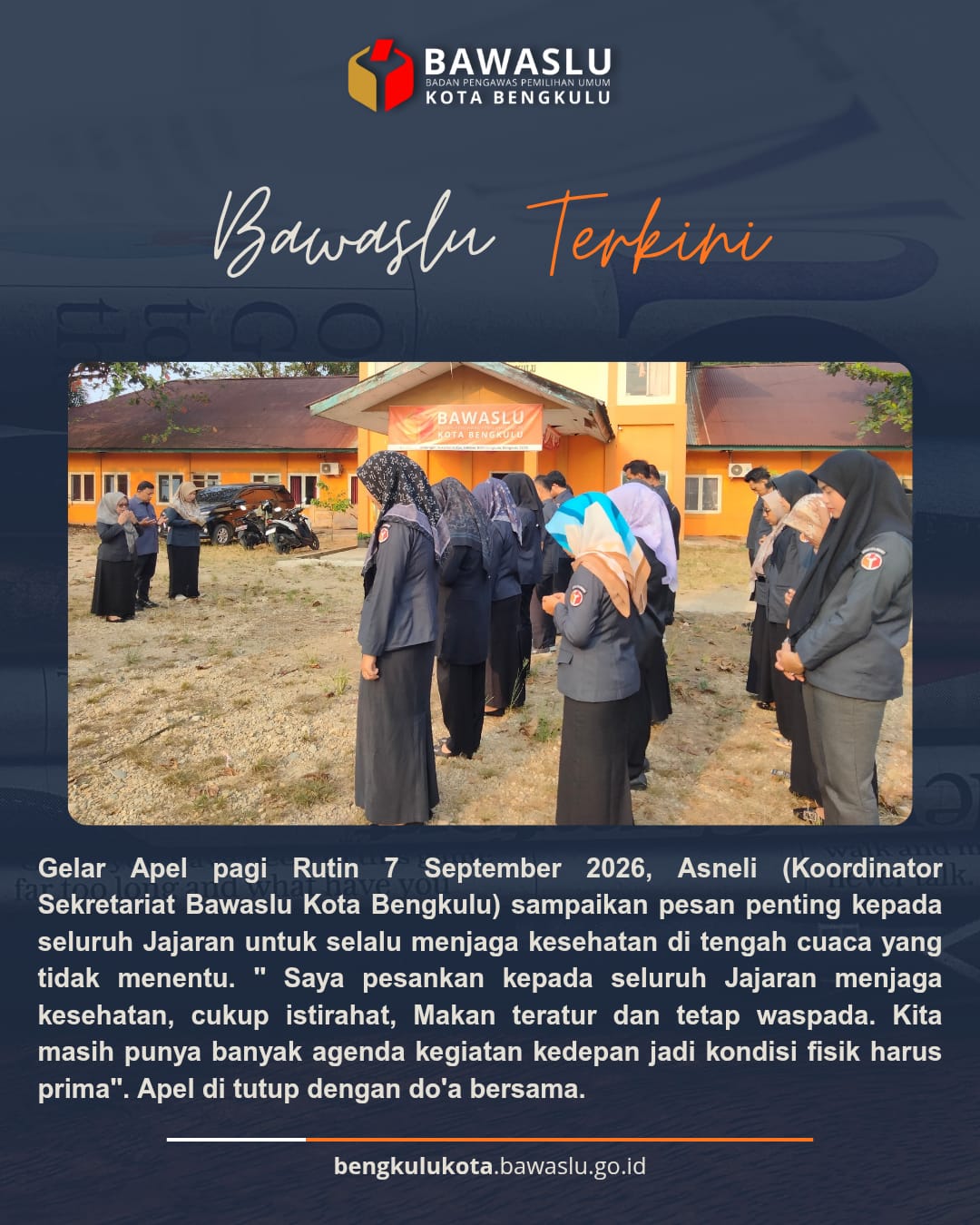 Koordinator Sekretariat Bawaslu Kota Bengkulu Asneli memimpin apel pagi jajaran pengawas. Senin (7/9/26)