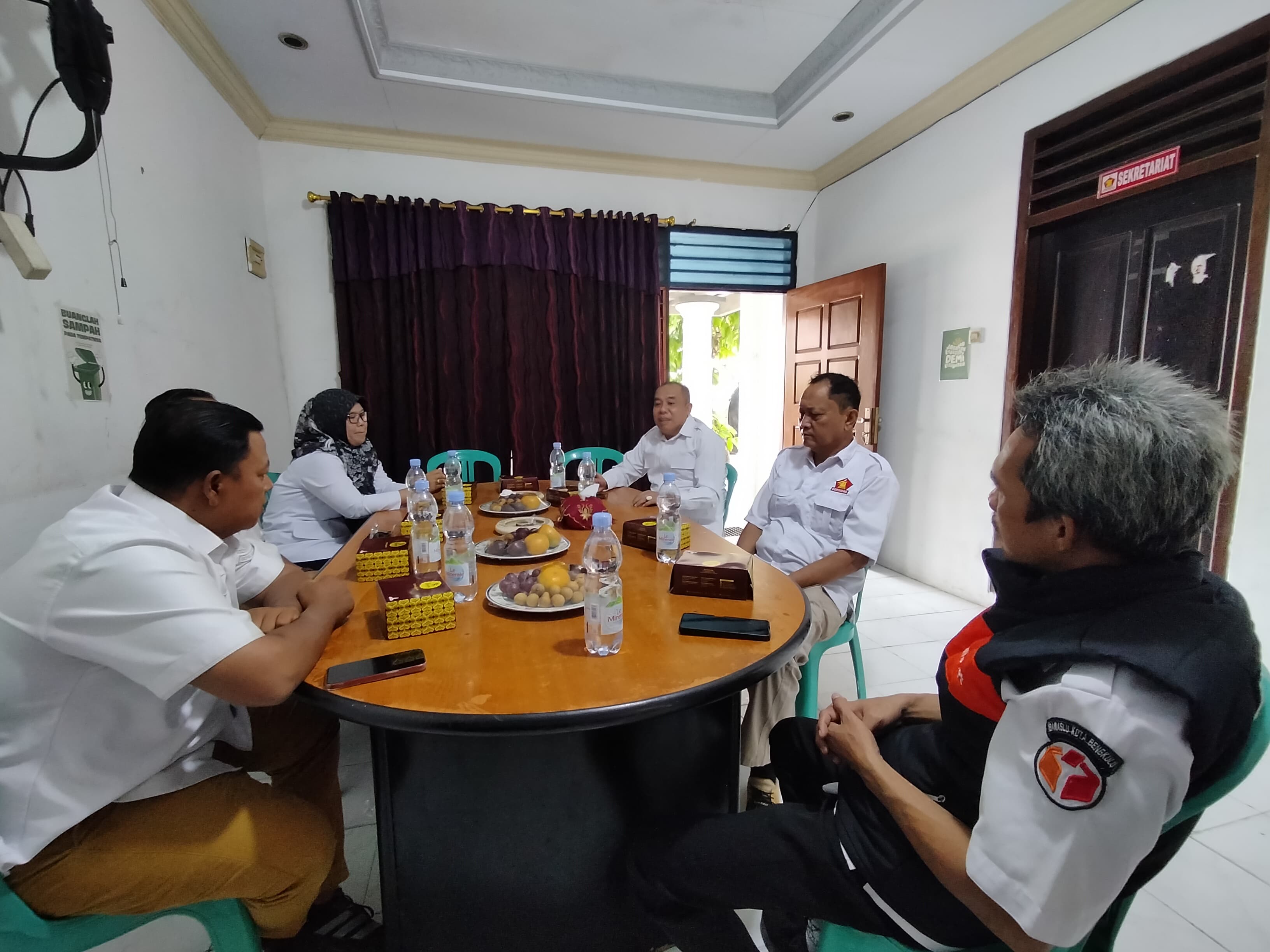 Konsolidasi demokrasi di sekretariat Partai Gerindra Kota Bengkulu.