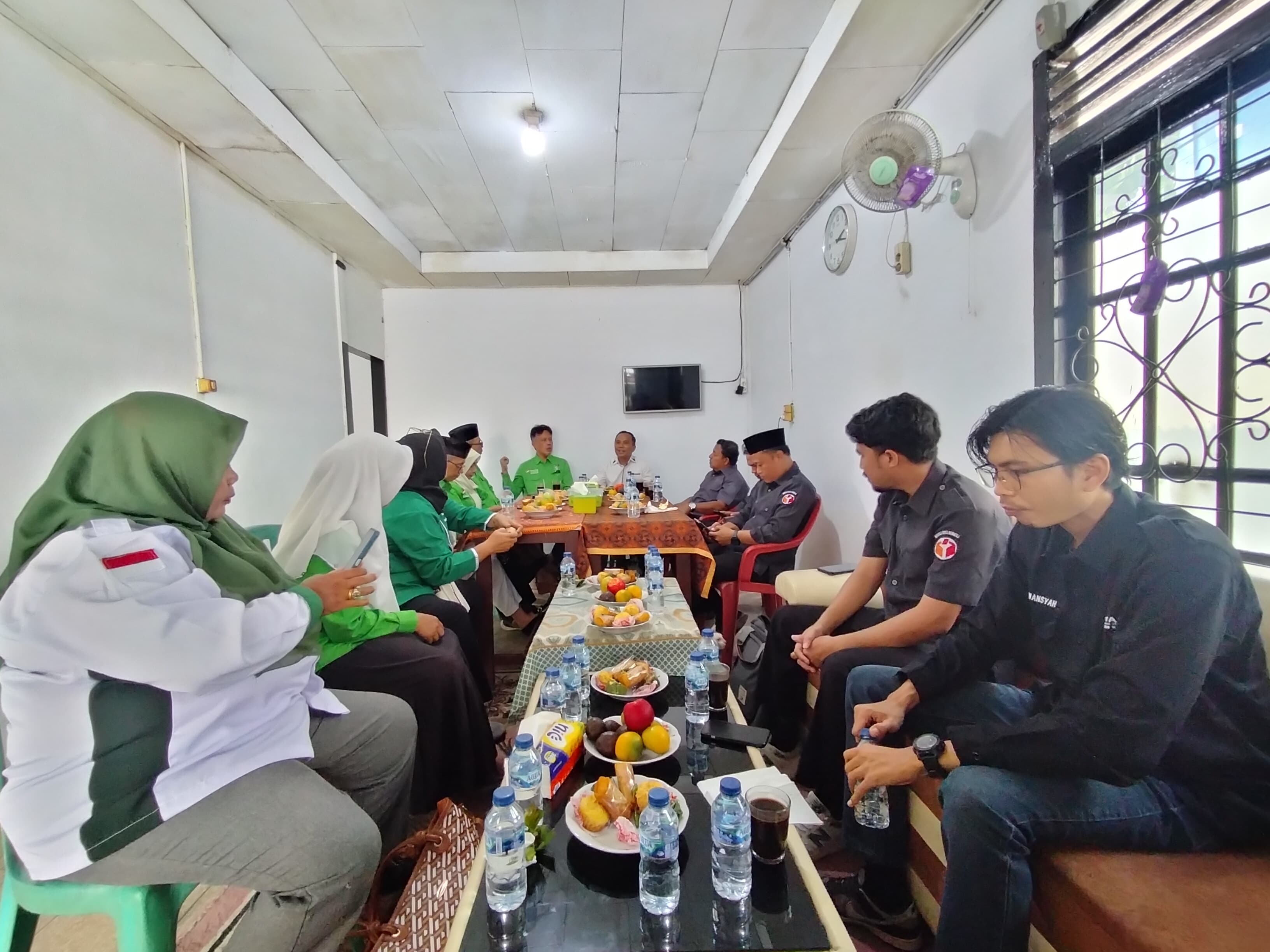 Bawaslu Kota Bengkulu melaksanakan Konsolidasi Demokrasi di sekretariat DPC PKB Kota Bengkulu.
