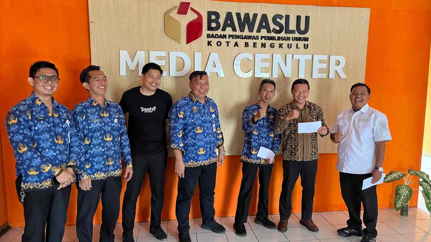 Bawaslu Kota Bengkulu menggelar perlombaan song dalam rangka memperingati Hari Sumpah Pemuda.