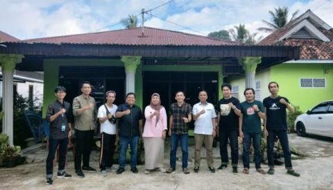 Ketua dan Anggota Bawaslu Kota Bengkulu bersama staf melakukan silaturahmi dan konsolidasi demokrasi ke Sekretariat ED WALHI Bengkulu. Kamis (7/5/26)