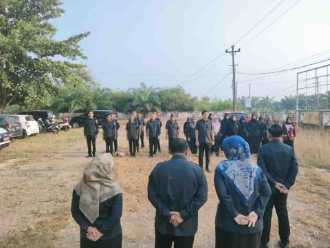 Ketua Bawaslu Kota Bengkulu Rahmat Hidayat didampingi anggota memimpin Apel Pagi jajaran pengawas. Senin (3/8/26)