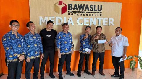 Bawaslu Kota Bengkulu menggelar perlombaan song dalam rangka memperingati Hari Sumpah Pemuda.