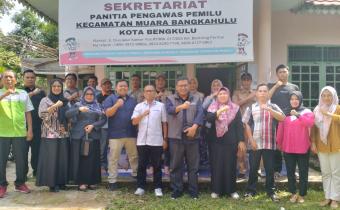 Dok. Ketua Bawaslu Provinsi Bengkulu Faham Syah pada saat melakukan Supervisi dan Monitoring Penerimaan Pengawas Tempat Pemungutan Suara (PTPS) di wilayah Kota Bengkulu.