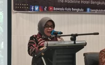 Korsek Bawaslu Kota Bengkulu membuka secara resmi kegiatan Evaluasi Penyelesaian Sengketa Antar Peserta Pada Pemilu Tahun 2024 Tingkat Kecamatan 