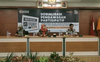 Kordiv HPPH Bawaslu Kota Bengkulu Leka Yunita Sari membuka secara resmi kegiatan Sosialisasi Pengawasan Partisipatif bersama segmen Generasi Milenial dan Media Massa. Kamis (3/10/24)