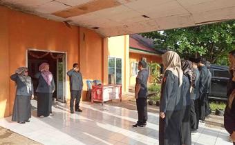 Kordiv PPPS Ahmad Maskuri memimpin apel pagi jajaran pengawas Bawaslu Kota Bengkulu. Senin (11/5/26)