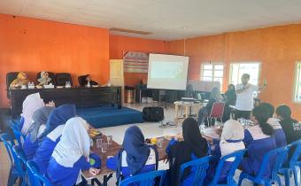 Ketua Bawaslu Kota Bengkulu Rahmat Hidayat dan Anggota Leka Yunita Sari serta Ahmad Maskuri sambut kunjungan mahasiswa kulia lapangan Fakultas Ilmu Sosial dan Ilmu Politik UMB. Selasa (30/6/26)